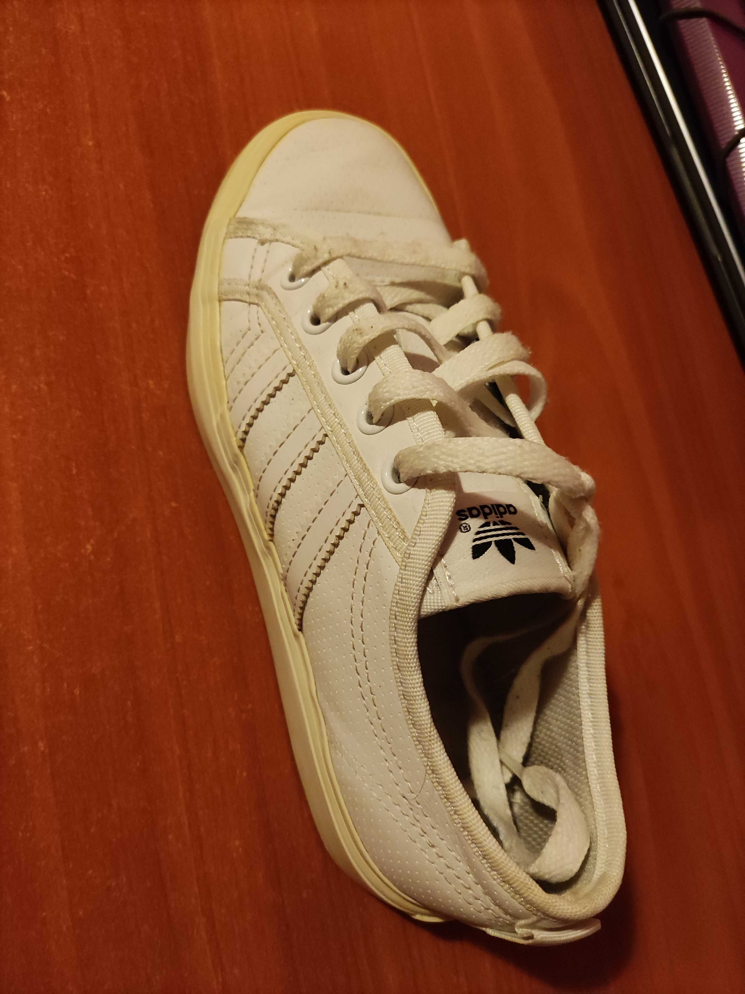 Teniși Adidas mărimea 36/37