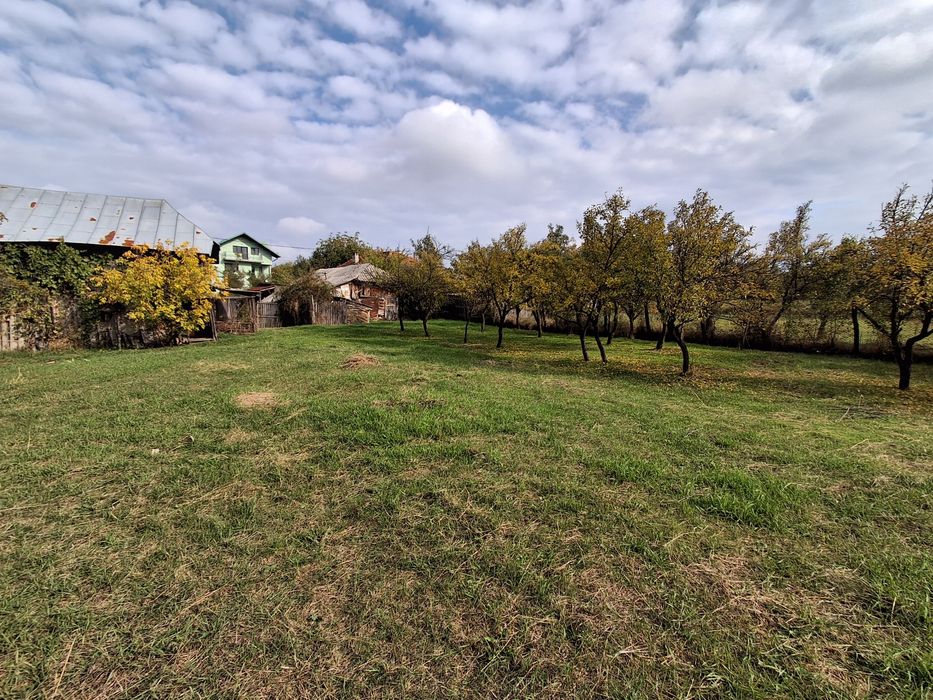 Vind teren Albota str. Morlovani 2100mp