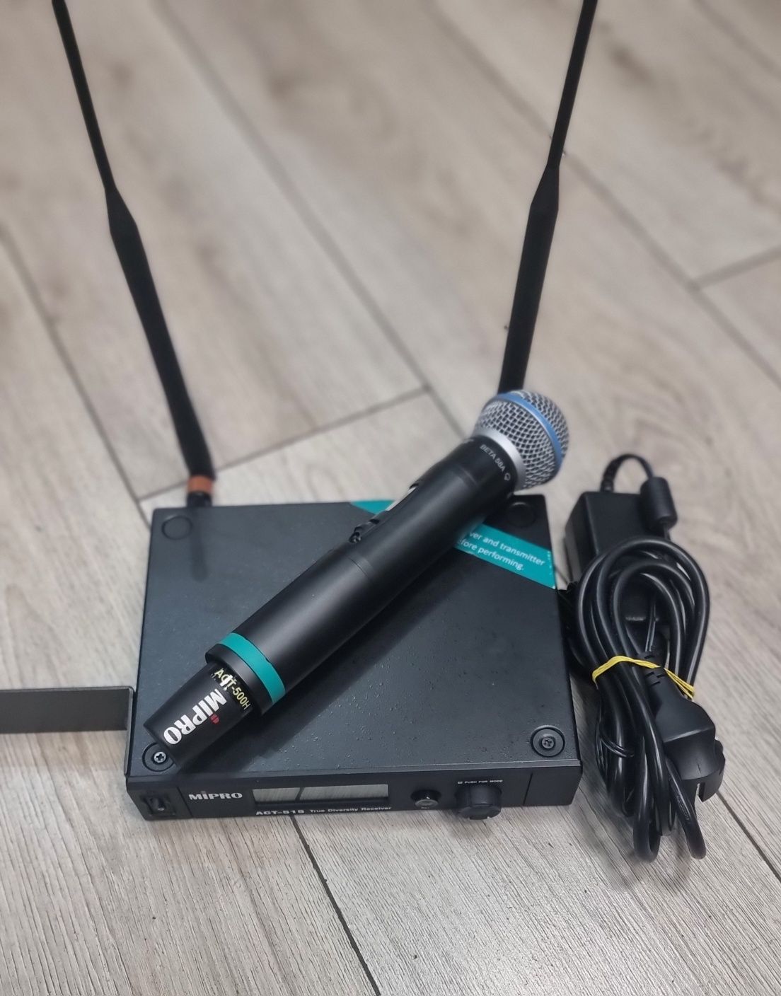 Amanet F28: Microfon Shure Mipro Act515 Mipro Act500H Shure Beta 58A