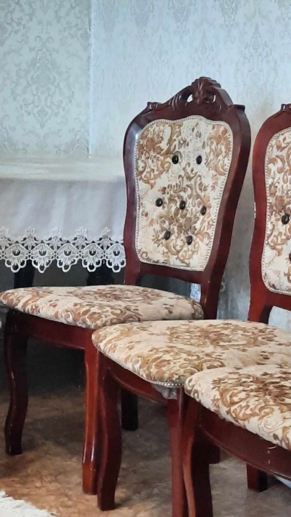 Комплект мебели, стол и стулья