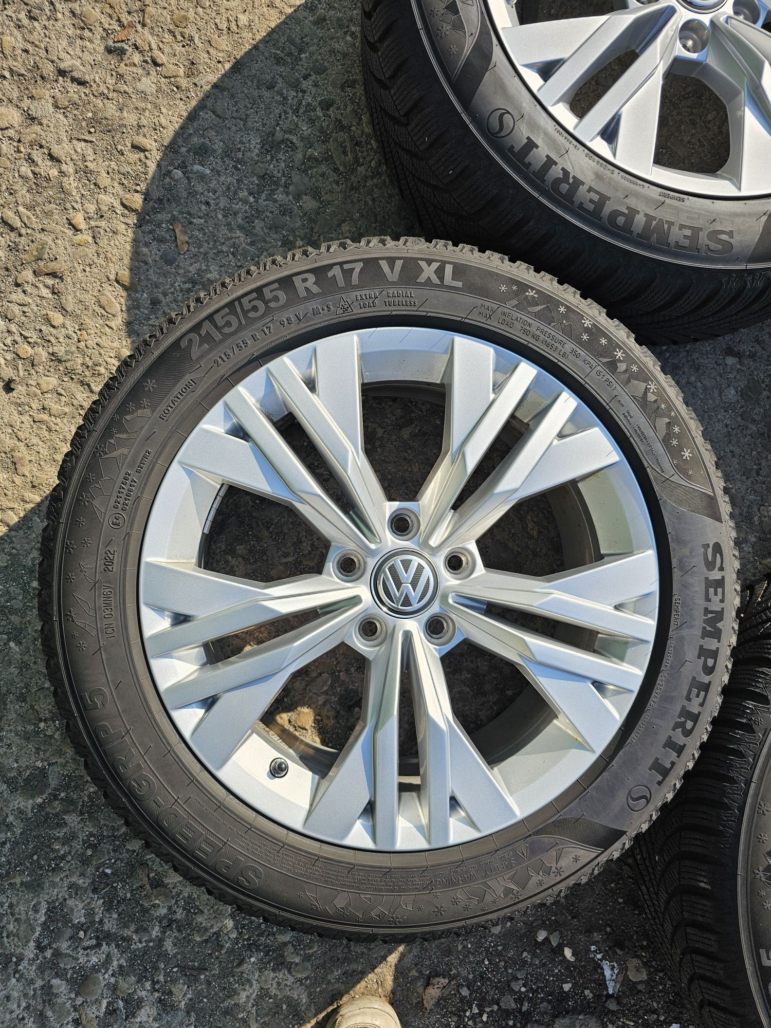 4 jante 5x112 Originale Volkswagen cu anvelope iarna 215 55 17 Semperi