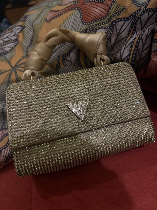 Оригинална чанта Guess