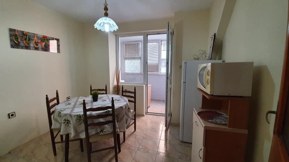 Дава се под наем Тристаен апартамент в Варна, Спортна зала - 80 кв.м за 485 € - Снимка #1