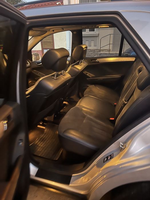 Vand sau schimb mercedez Ml 320