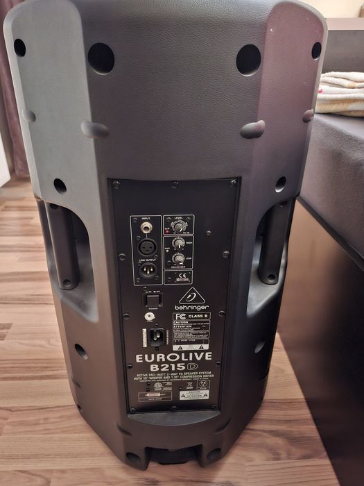 Boxa behringer B215D