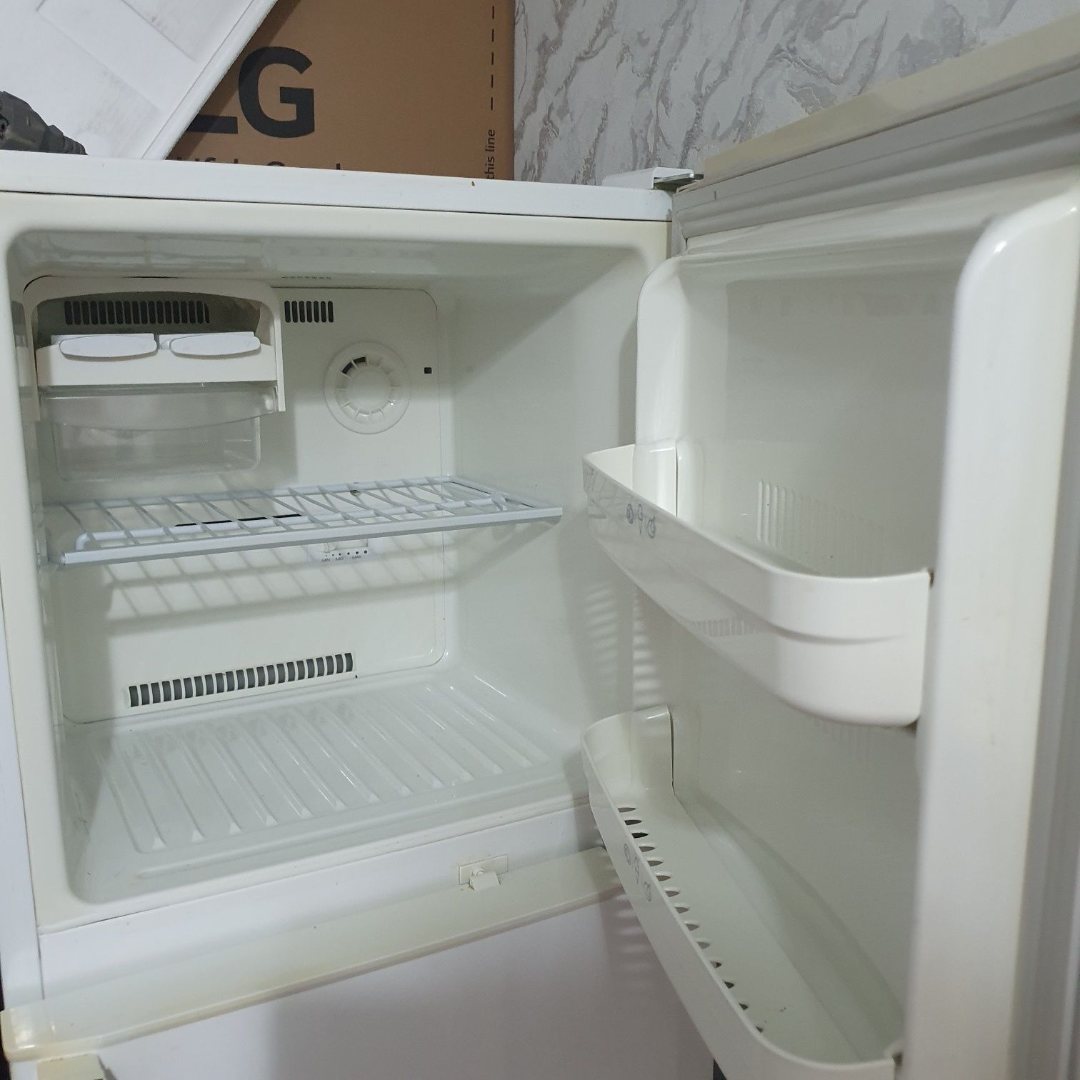 Холодильник LG хорошим состояние