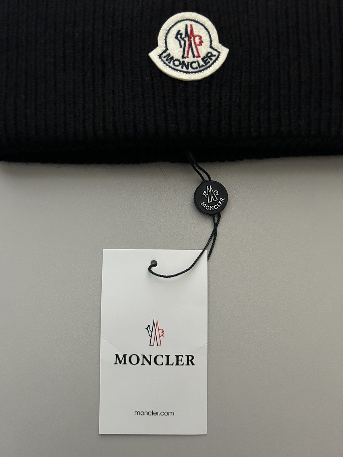 Moncler зимна шапка