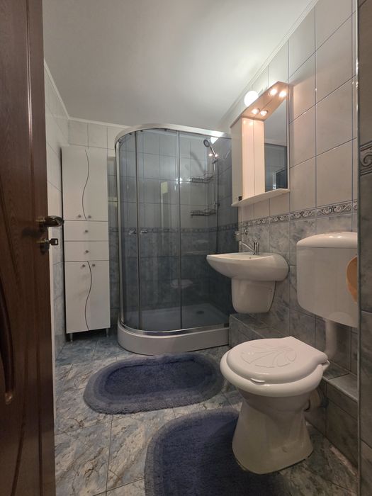 Închiriez apartament