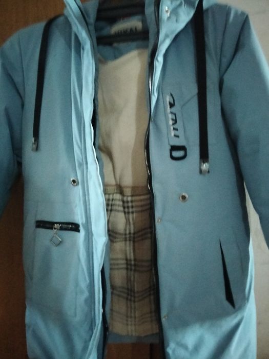 Продам куртку на девочку