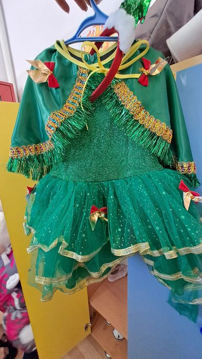 Продам платье, новогодний костюм, костюм ёлки  для девочки.