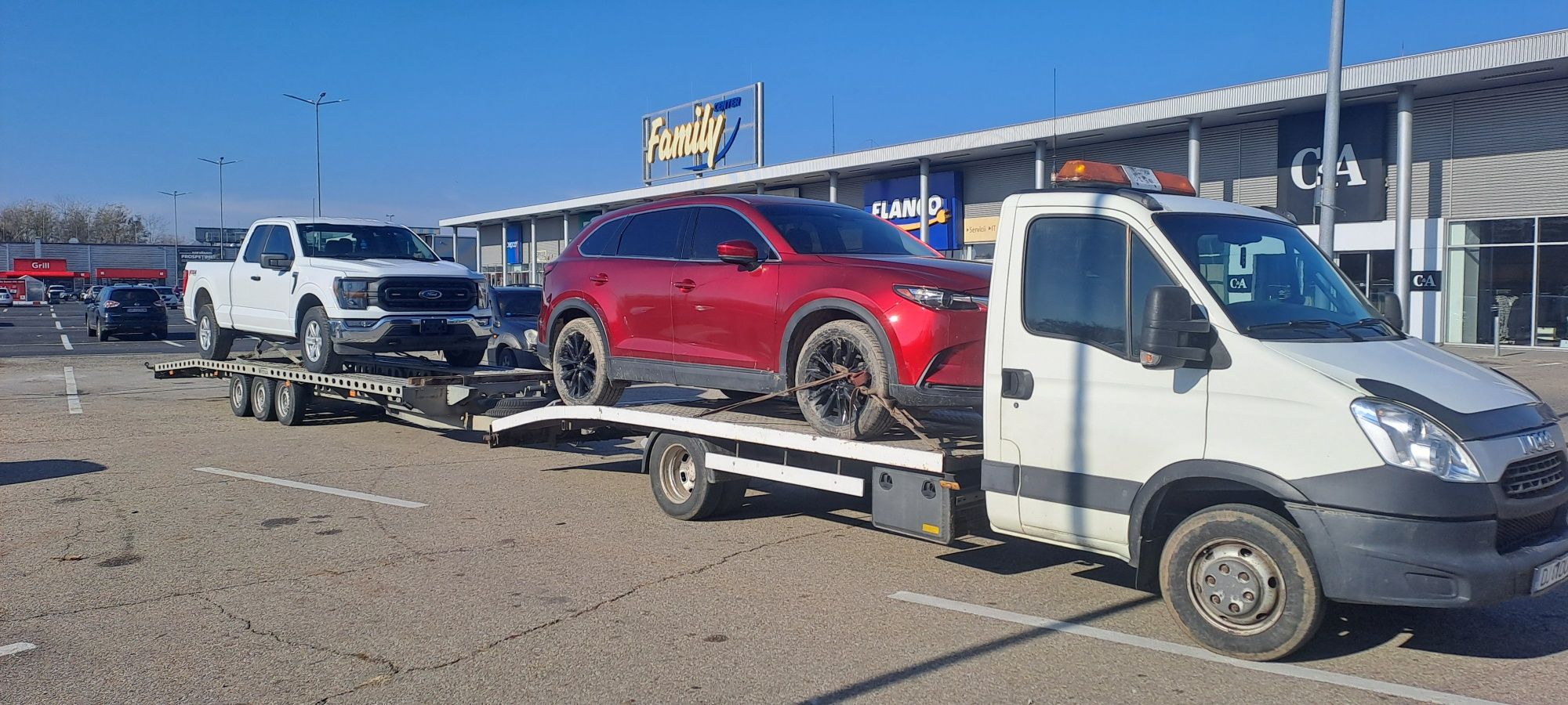 Tractari auto,autoutilitare, transport utilaje,Platforma.Macara