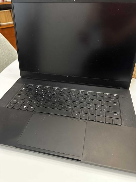 Razer Blade 15 (2019) - Advanced - I7 - RTX 2070 -Tastatura Scandinava