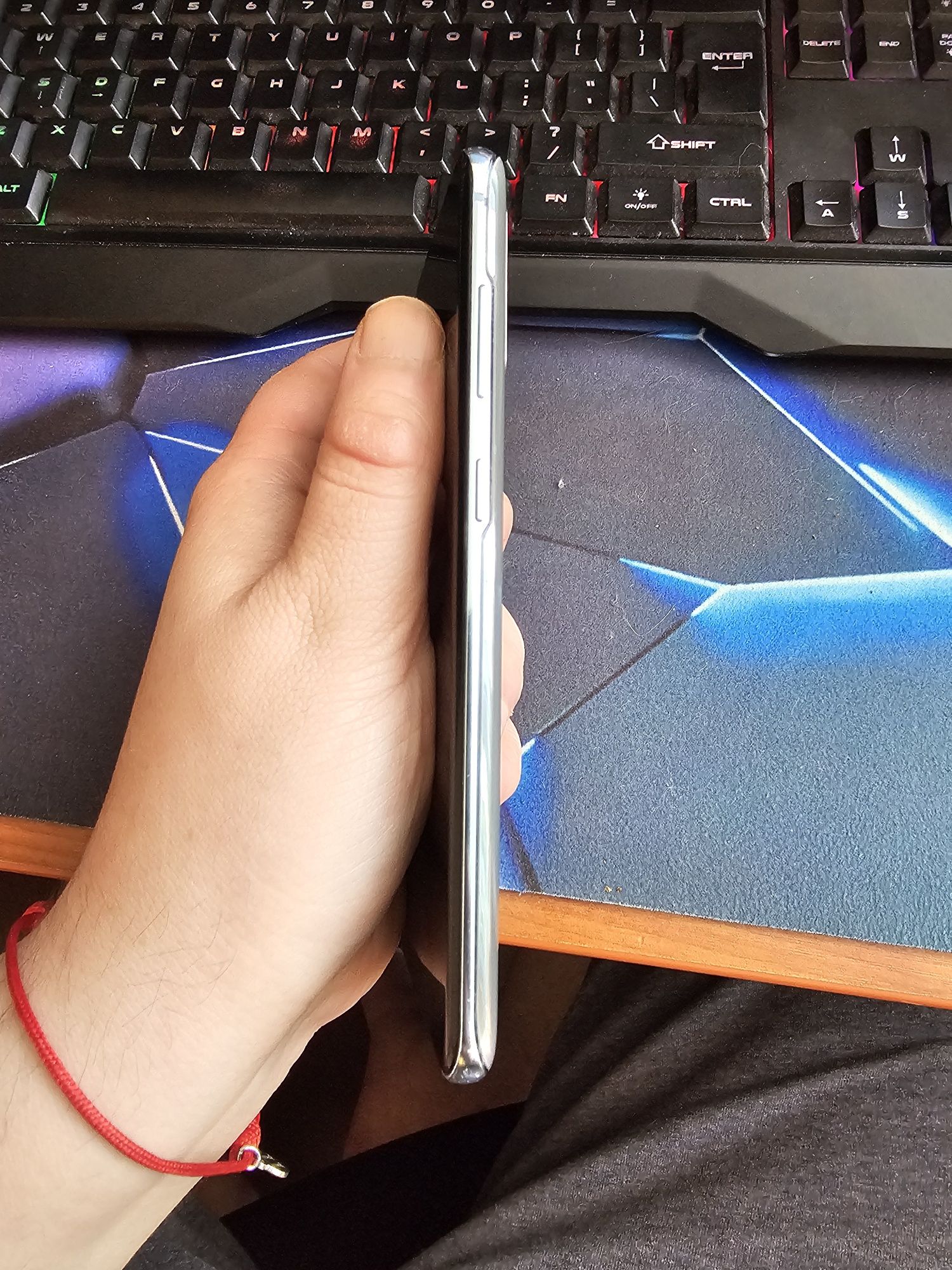 Продавам Samaung galaxy S20 8/128 крайна цена