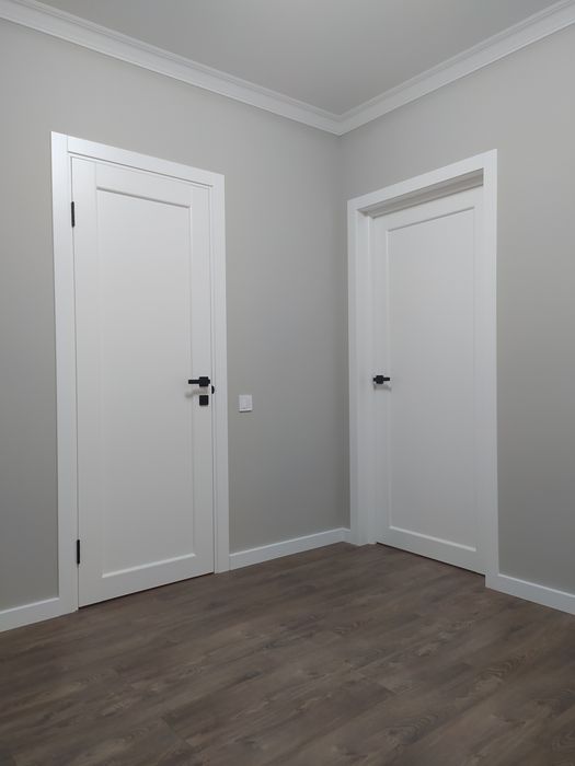 Монтаж на подови первази, стенни панели, облицовки и таванни корнизи