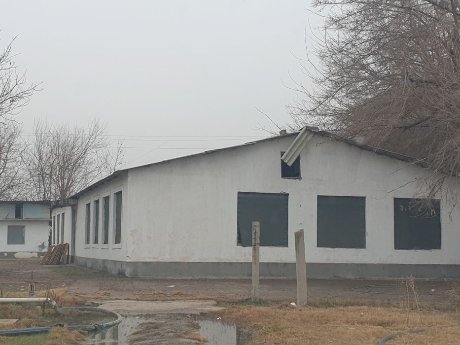 Нурафшон шахар марказида 25 сотих ва 6 сотихли (участка)лар сотилади.