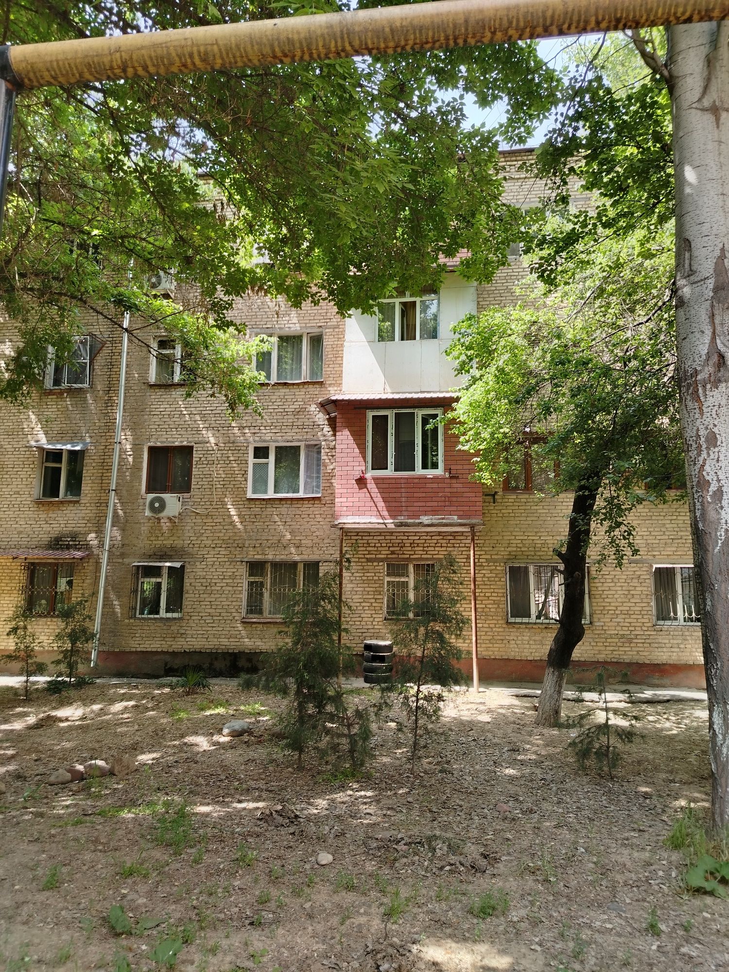 Продаётся Чиланзар 9 1комнатная.