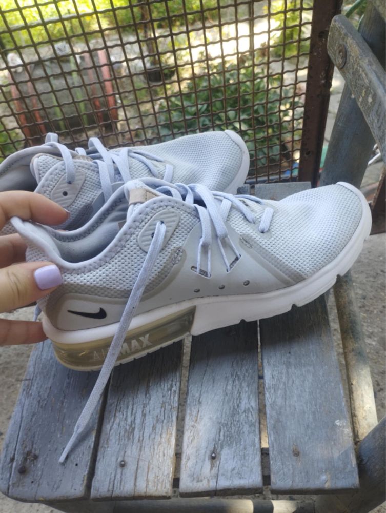 Дамски маратонки Nike