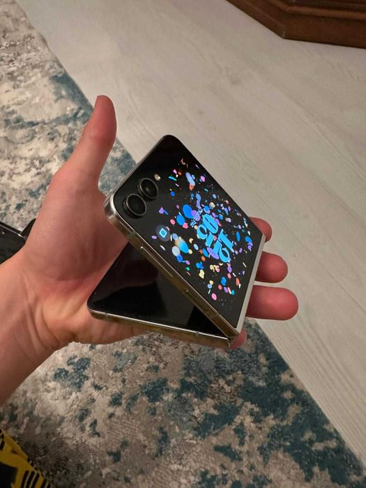 Samsung Galaxy Flip 5 de 512 GB în stare impecabilă, Menta, Sticla Org