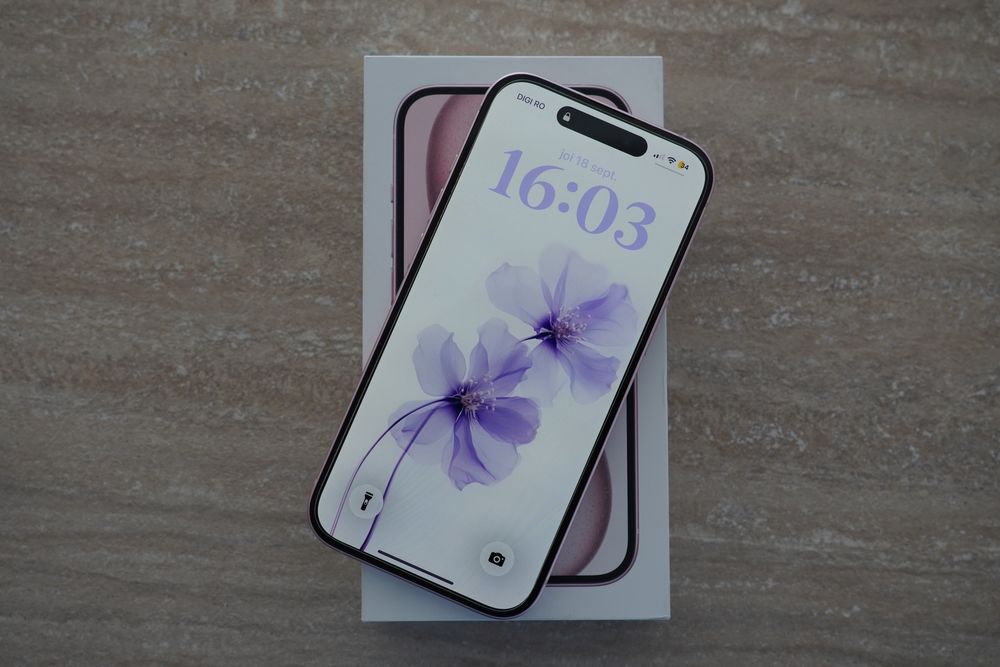 iPhone 15 rose 128gb impecabil