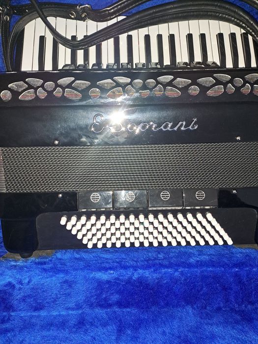 De vânzare acordeon