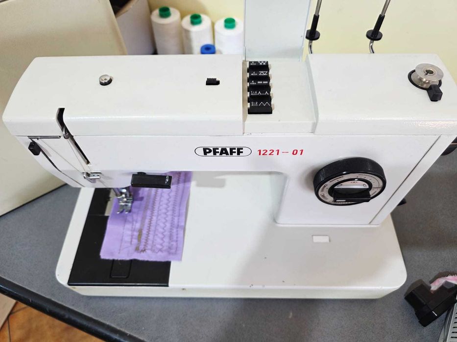Masina de cusut Pfaff 1221 -01 semi industriala cu graifar rotativ