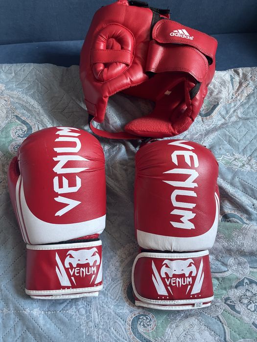 Шлем и перчатки бокс