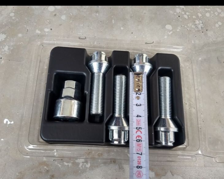Prezoane antifurt lungi BMW filet 40 mm pt distantiere de 15 mm