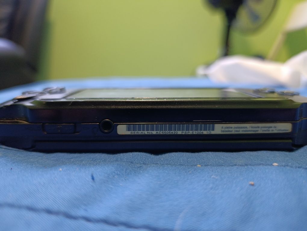 PSP-E1004 конзола