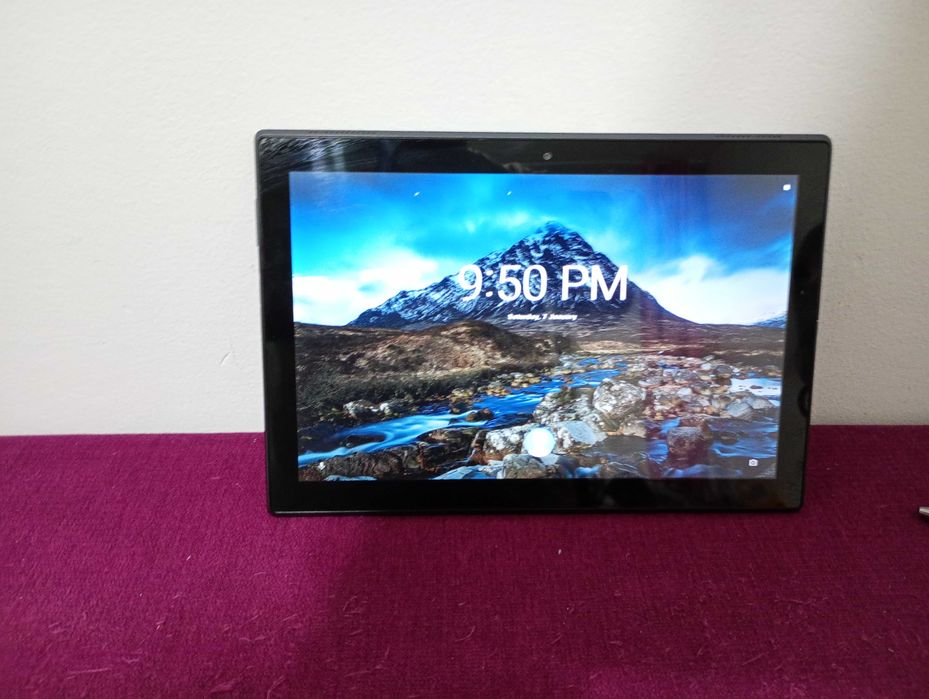 Vând tableta LENOVO TB-304F