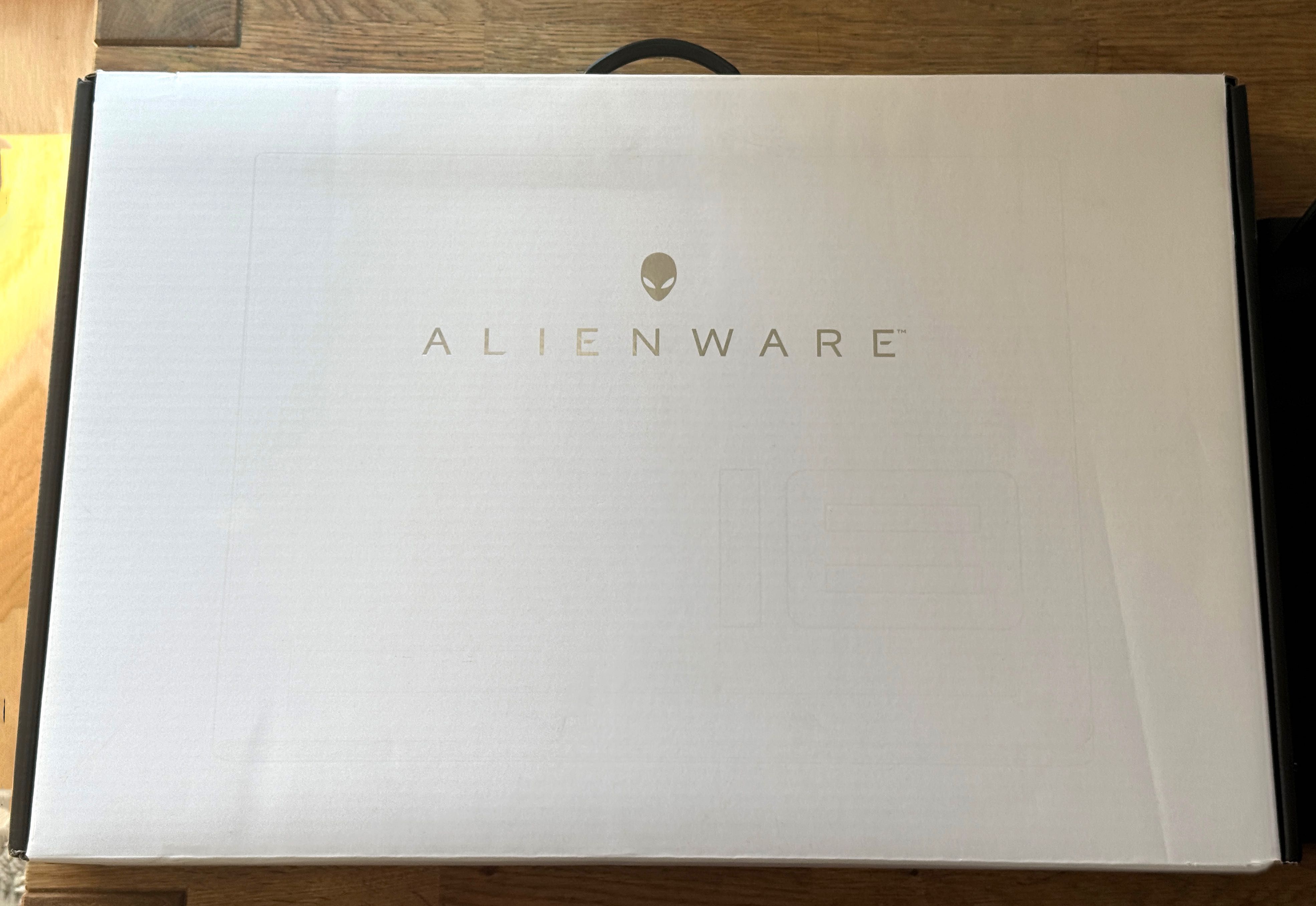Alienware m18 R2 Intel i9 14900 HX RTX4070 32 RAM 1 TB SSD