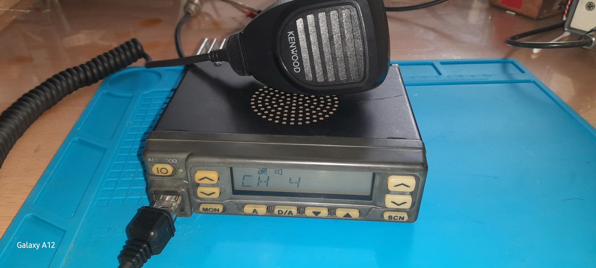 Радиостанция Kenwood