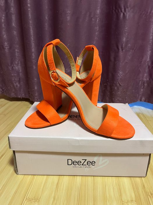 Обувки на ток DeeZee