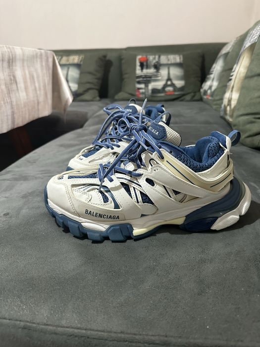 Balenciaga trak