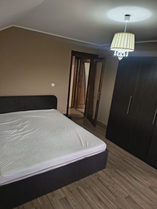 Închiriez apartament cu 3 camere
