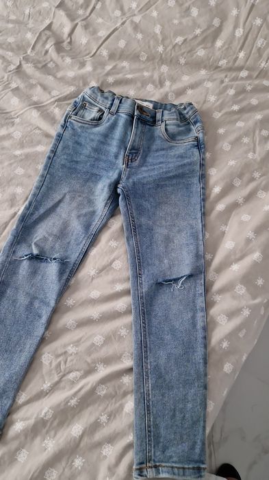 Blugi copii in stare impecabila