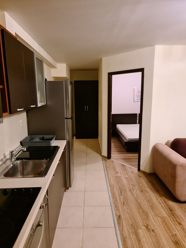Дава се под наем Двустаен апартамент в Добрич, Център - 65 кв.м за 306 € - Снимка #2
