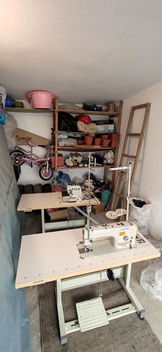 Vând două mașini de cusut Jack