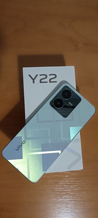 Продам смартфон Vivo Y22