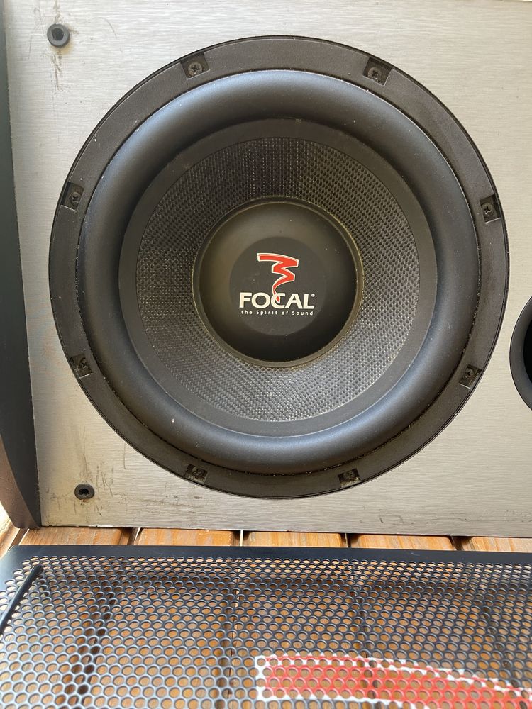 Focal авто subwoofer с усилвател