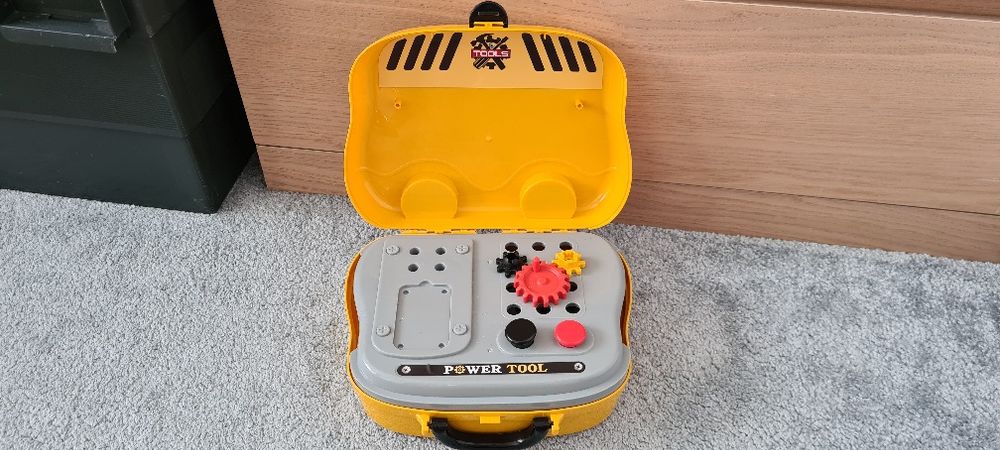 Vand set de unelte cu cutie pe roti