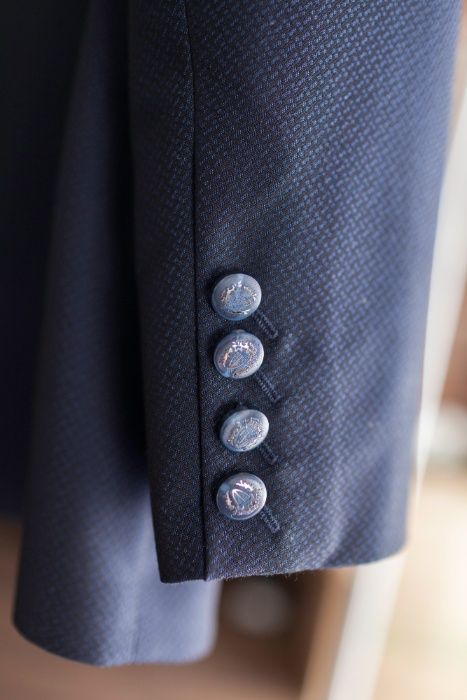 Vand costum barbati (pantaloni + sacou + papion)