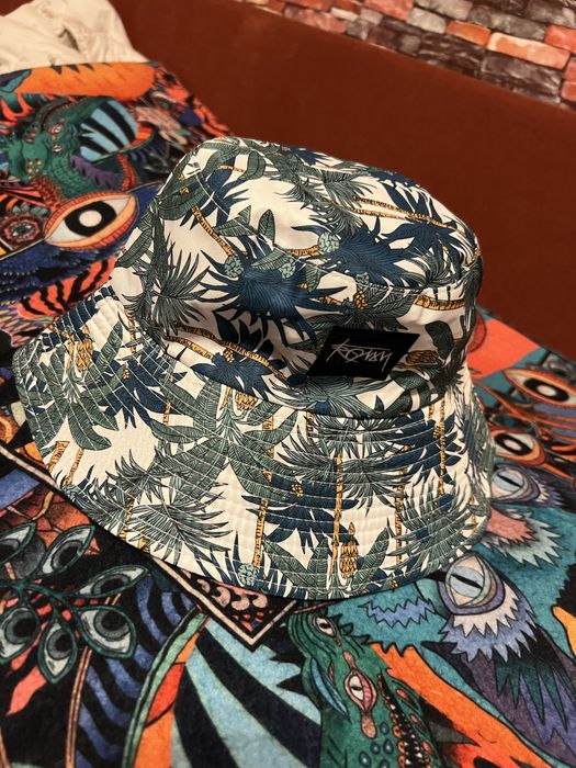 Palarie gen Stussy cu doua fețe