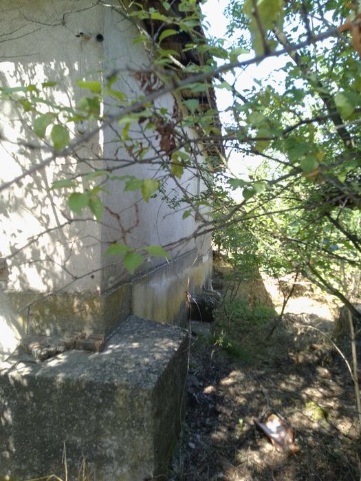 Имот подходящ за фотоволтаици - Къща с 1 500 кв. м. двор