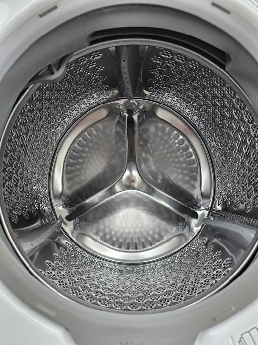 Пералня със сушилня с термопомпа AEG