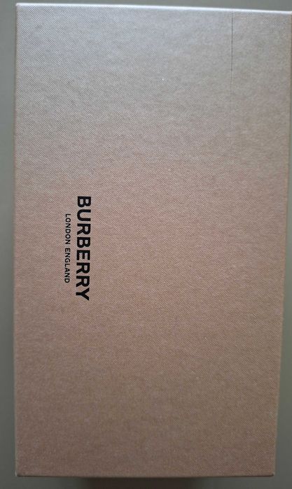Чисто нови слънчеви очила BURBERRY.