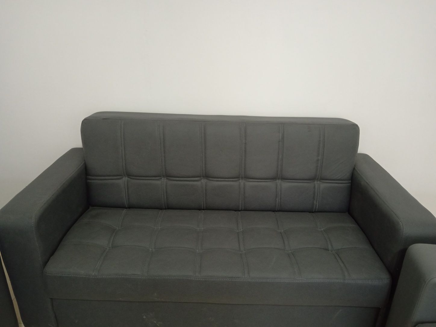 Ofis va magazin uchun divan sotiladi