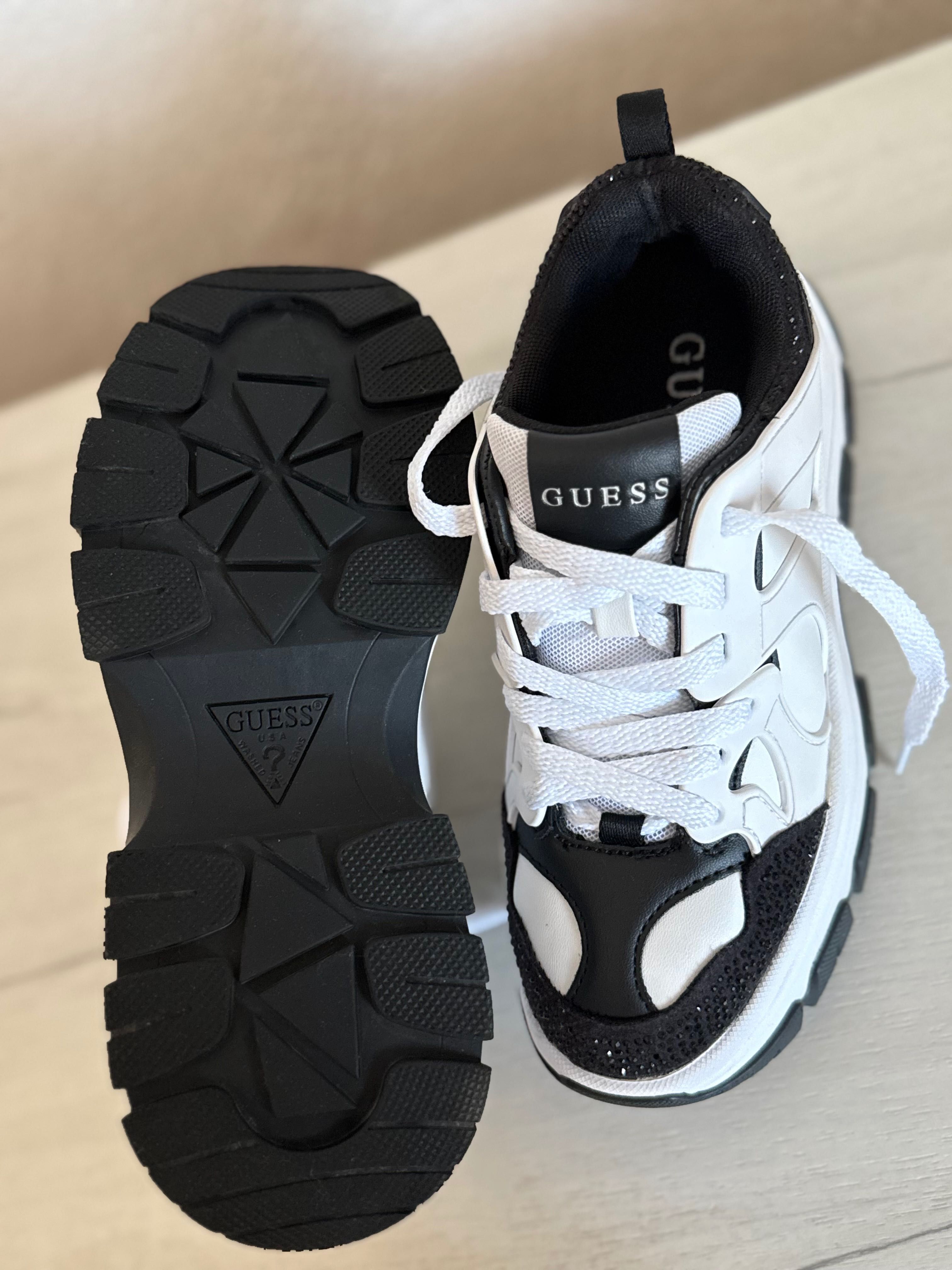Оригинални маратонки Guess