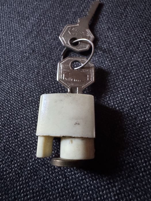 Катинар за телефон с шайба