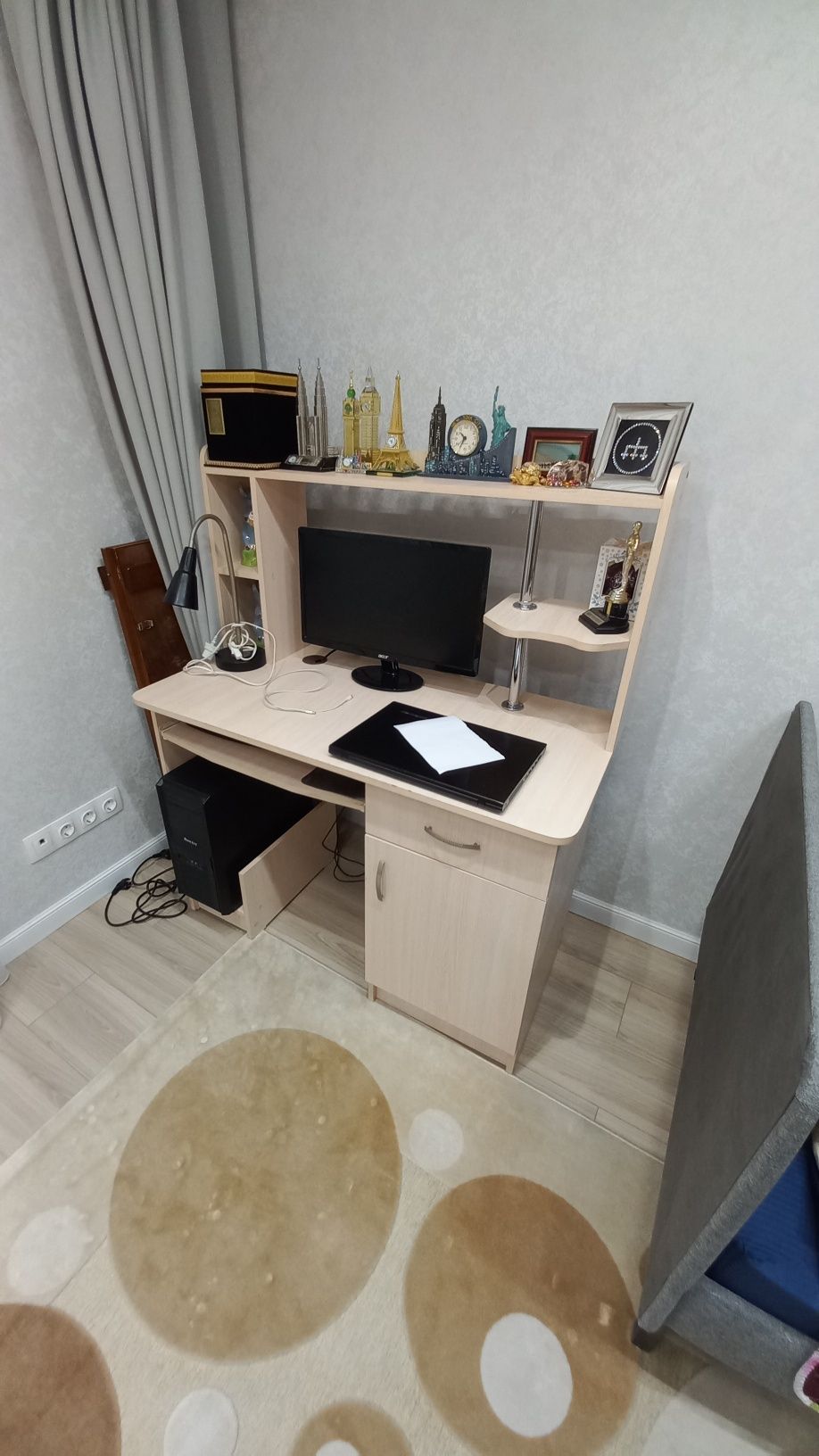 Стол компьютерный