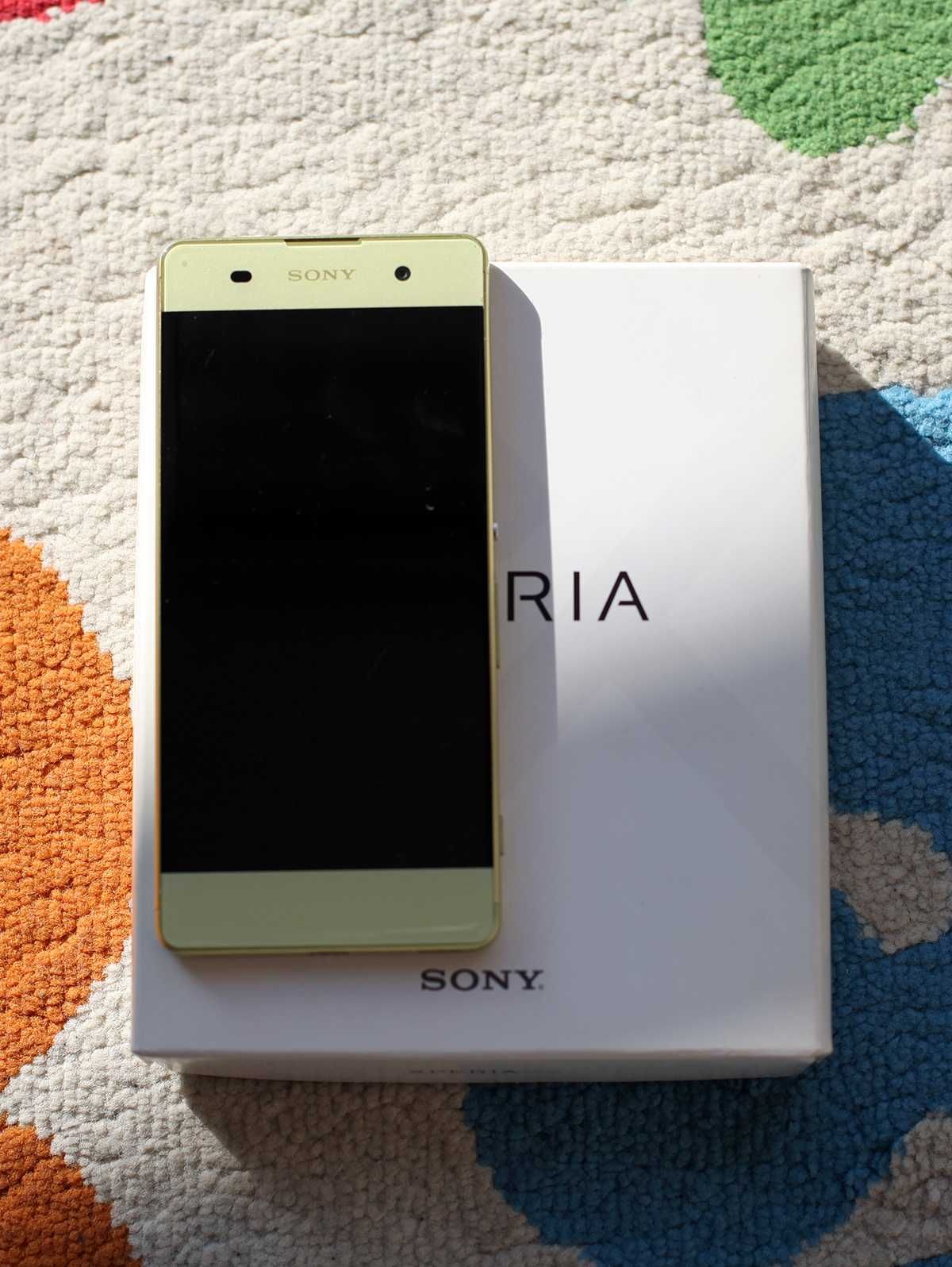 Телефон SONY PERIA XA Lime GOLD, топ състояние!